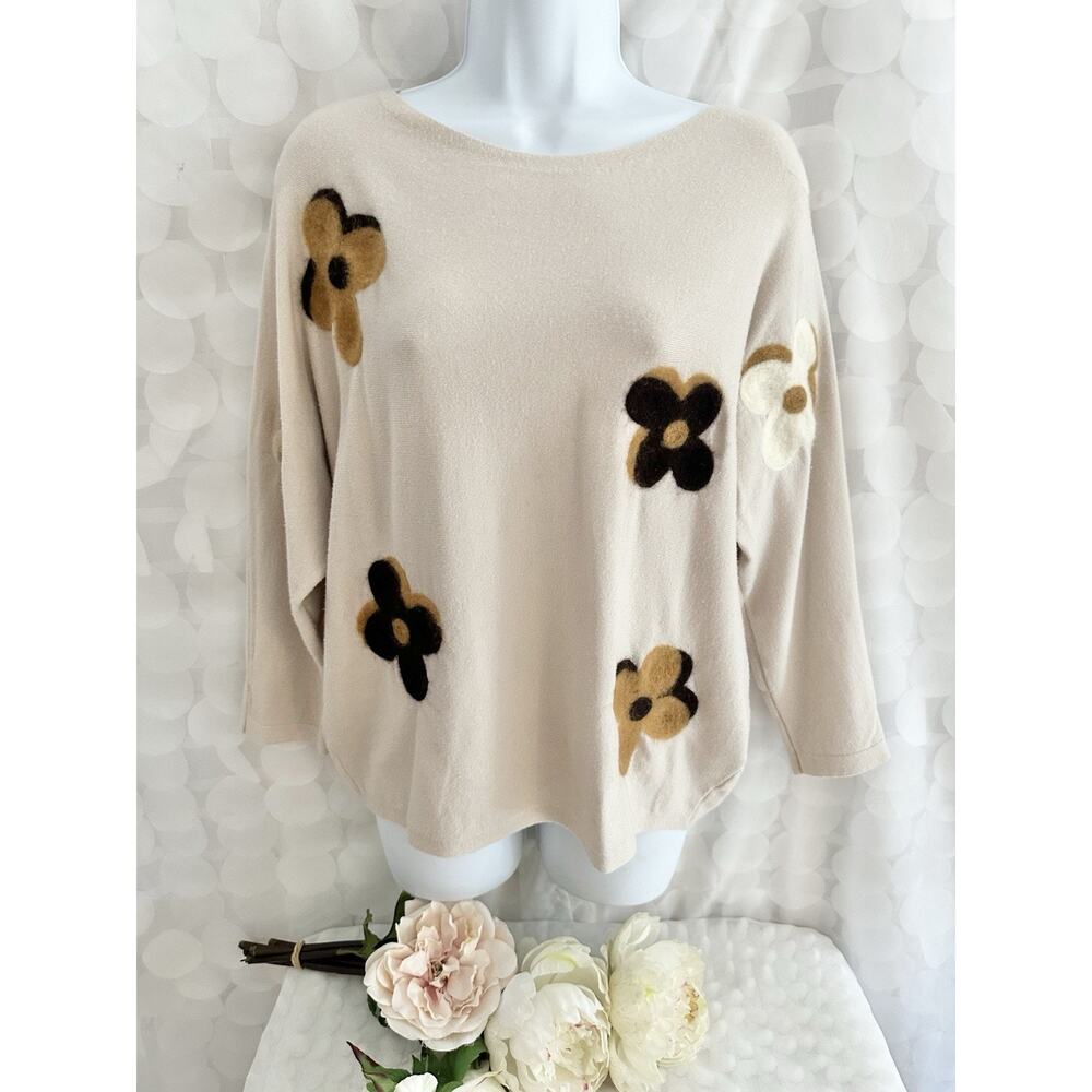 Aaeda Womens Large Cream Sweater Floral design 3/4 length Sleeves Boho Chic